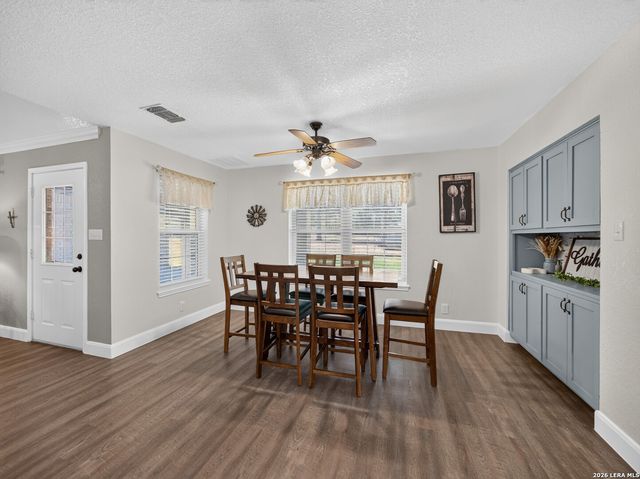 206 Deer Ridge Dr, La Vernia, TX 78121