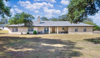 206 Deer Ridge Dr, La Vernia, TX 78121