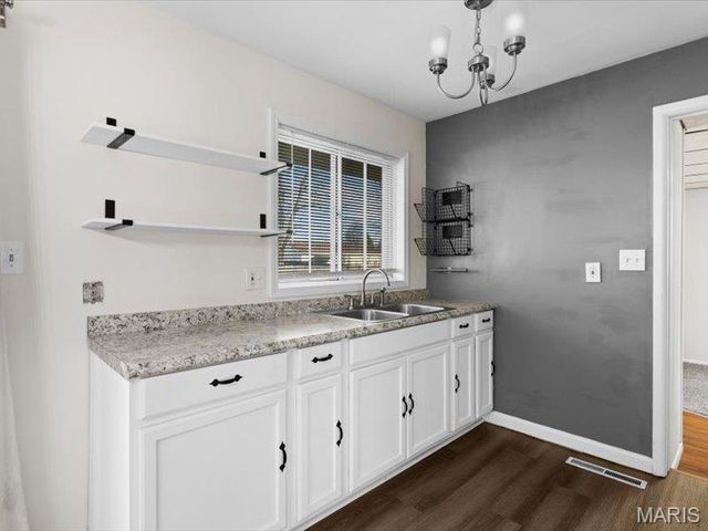 6104 Old Collinsville Road, Fairview Heights, IL 62208