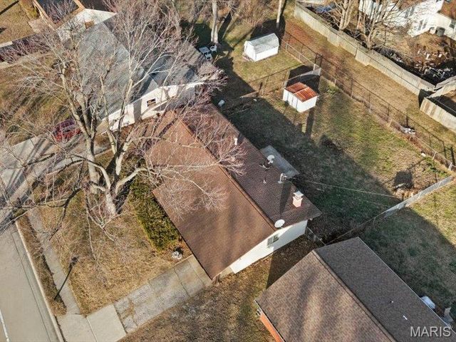 6104 Old Collinsville Road, Fairview Heights, IL 62208