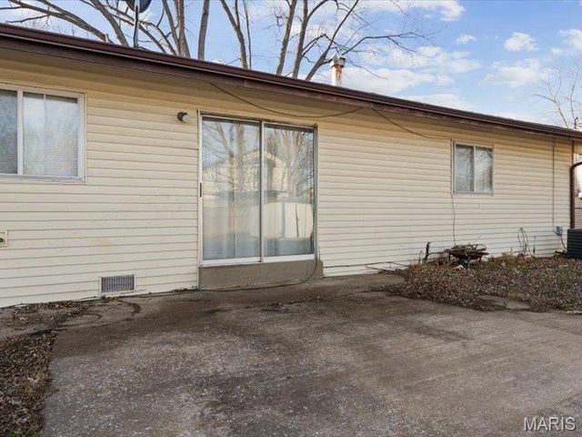 6104 Old Collinsville Road, Fairview Heights, IL 62208