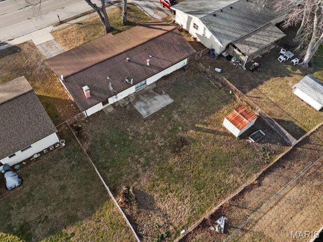 6104 Old Collinsville Road, Fairview Heights, IL 62208