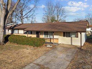 6104 Old Collinsville Road, Fairview Heights, IL 62208