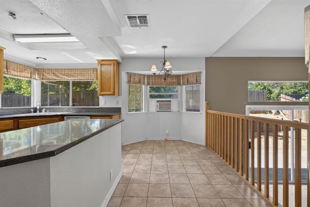 625 Vernon Oaks Dr, Roseville, CA 95678