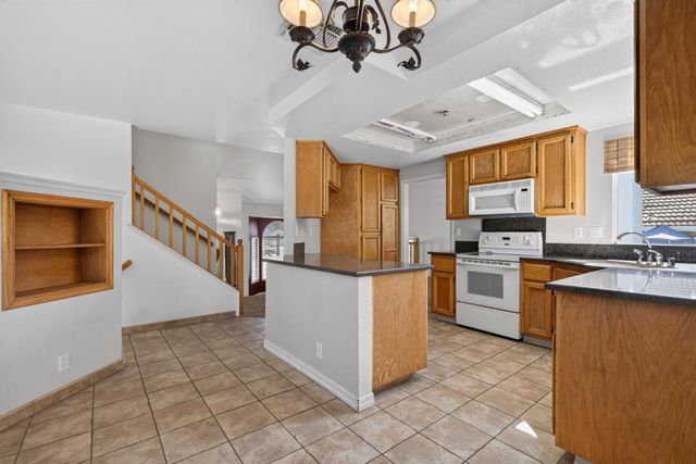 625 Vernon Oaks Dr, Roseville, CA 95678