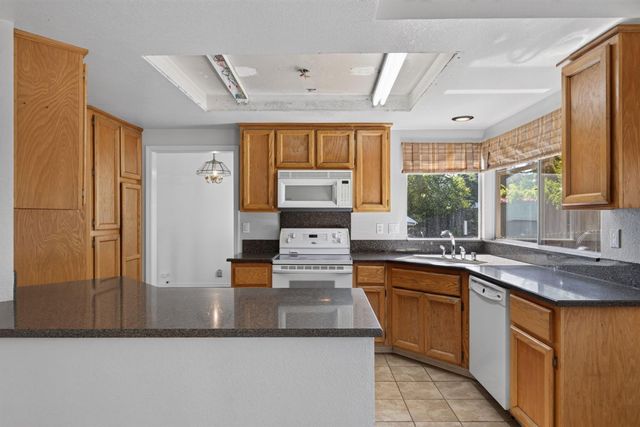 625 Vernon Oaks Dr, Roseville, CA 95678