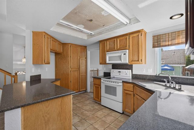 625 Vernon Oaks Dr, Roseville, CA 95678