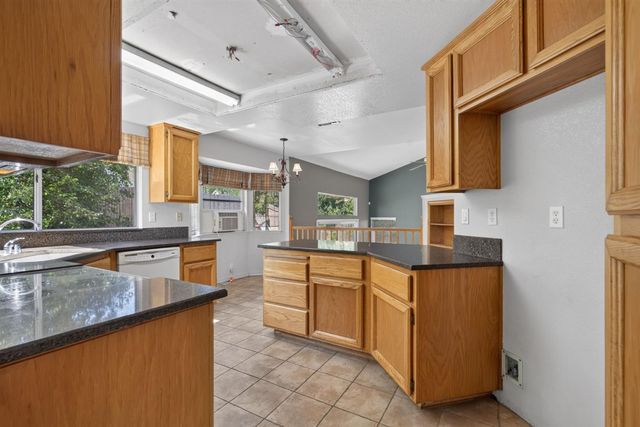 625 Vernon Oaks Dr, Roseville, CA 95678