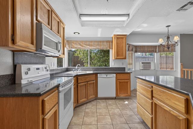 625 Vernon Oaks Dr, Roseville, CA 95678