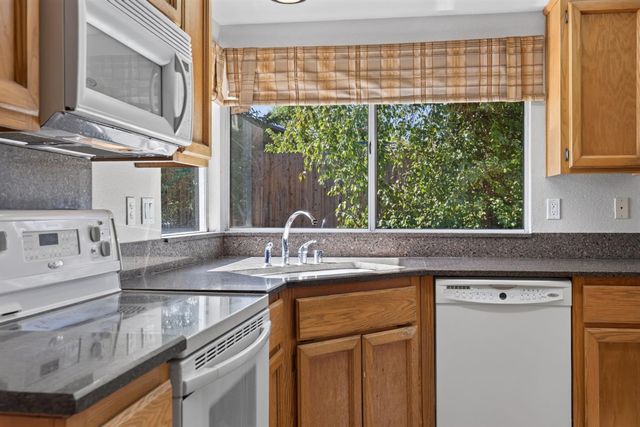 625 Vernon Oaks Dr, Roseville, CA 95678