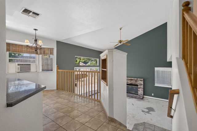 625 Vernon Oaks Dr, Roseville, CA 95678