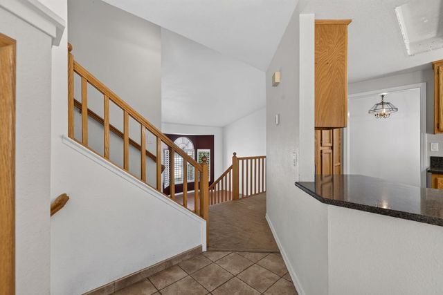 625 Vernon Oaks Dr, Roseville, CA 95678