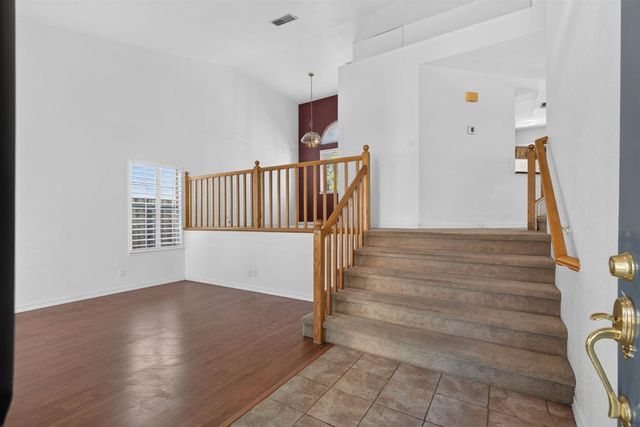 625 Vernon Oaks Dr, Roseville, CA 95678