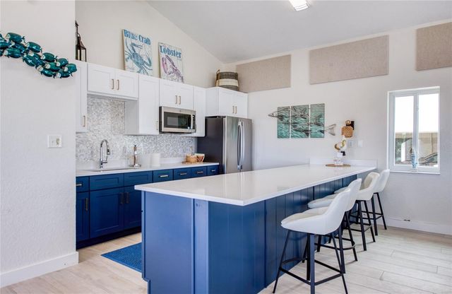 9211 CAPTIVA CIRCLE, St Pete Beach, FL 33706