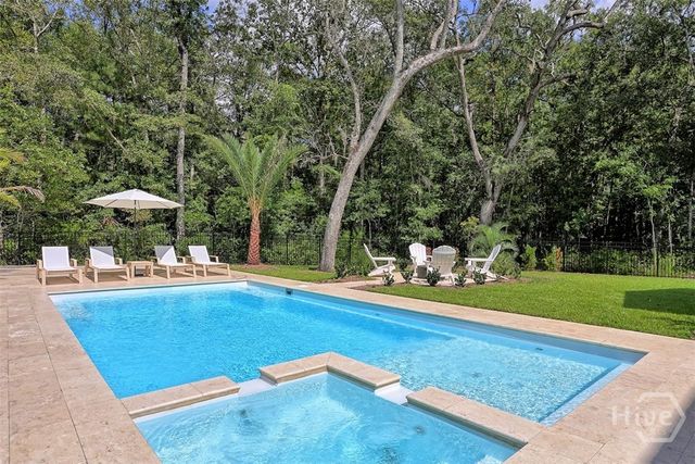 18 Lindenhill Court, Savannah, GA 31405