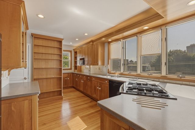 45-47 Chestnut St 3, Cambridge, MA 02139