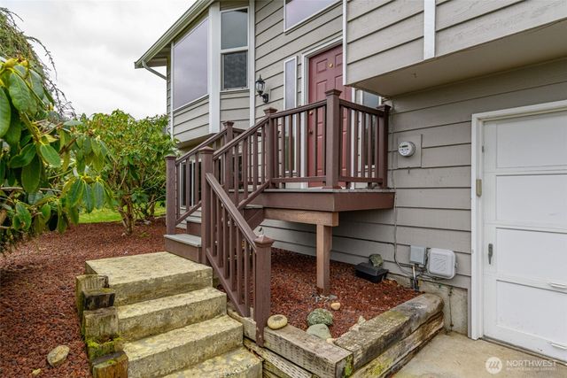 542 Dugualla Rd, Oak Harbor, WA 98277