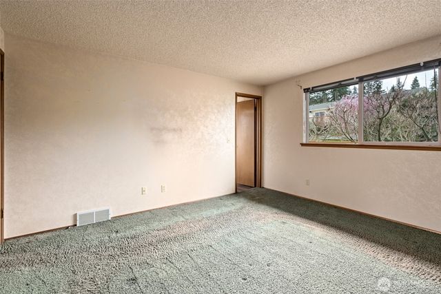 542 Dugualla Rd, Oak Harbor, WA 98277