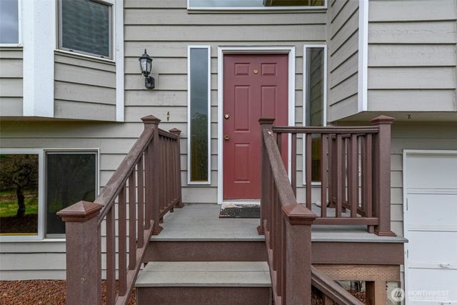 542 Dugualla Rd, Oak Harbor, WA 98277