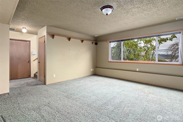 542 Dugualla Rd, Oak Harbor, WA 98277