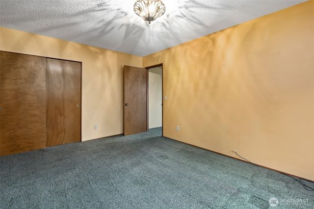 542 Dugualla Rd, Oak Harbor, WA 98277