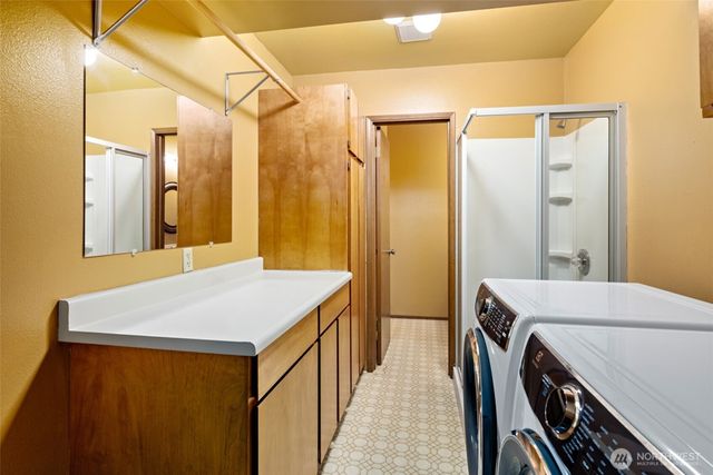 542 Dugualla Rd, Oak Harbor, WA 98277