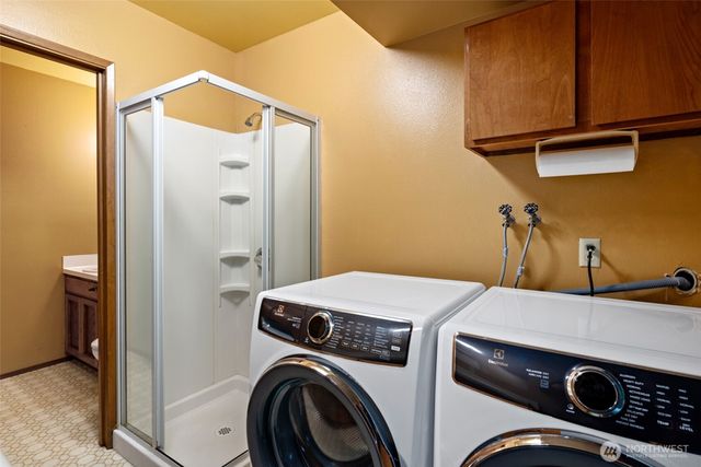 542 Dugualla Rd, Oak Harbor, WA 98277