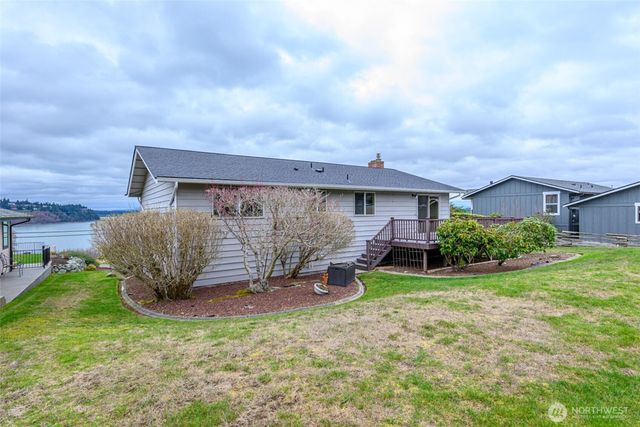 542 Dugualla Rd, Oak Harbor, WA 98277