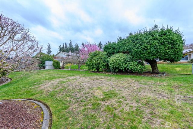 542 Dugualla Rd, Oak Harbor, WA 98277