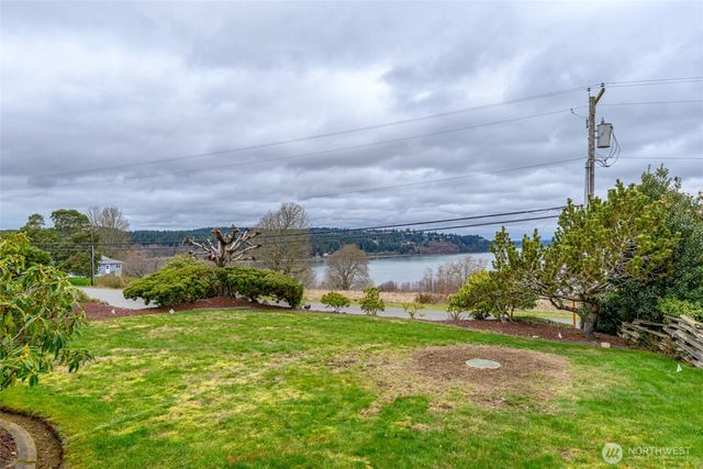 542 Dugualla Rd, Oak Harbor, WA 98277