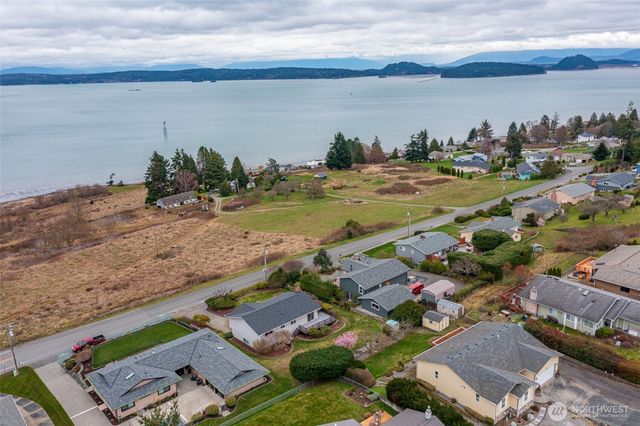 542 Dugualla Rd, Oak Harbor, WA 98277