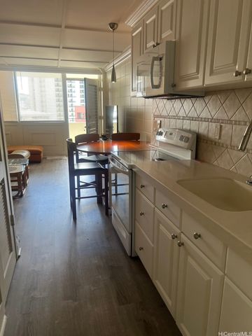 425 Ena Road B1002, Honolulu, HI 96815