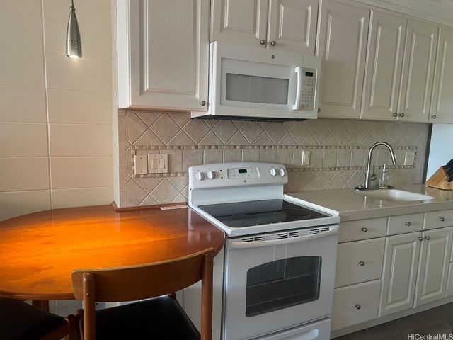 425 Ena Road B1002, Honolulu, HI 96815