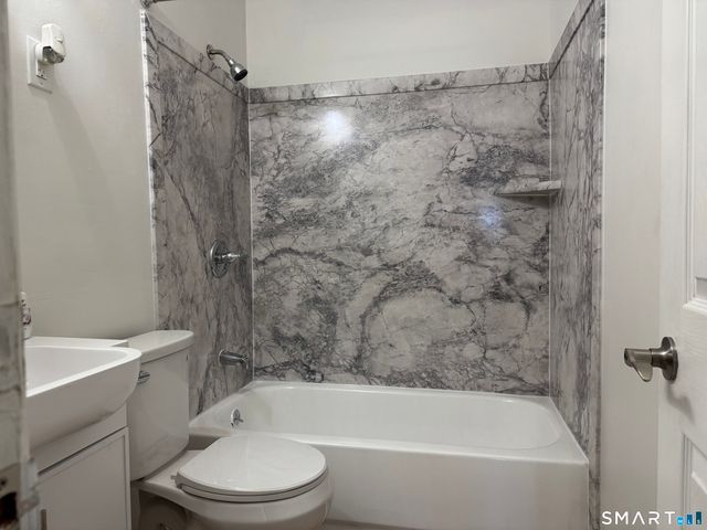 5 Webster Drive, Ansonia, CT 06401