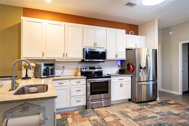 198 Meadow Lane, Deatsville, AL 36022