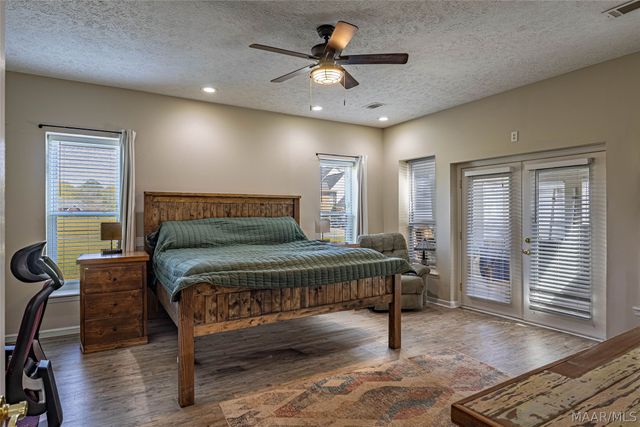 198 Meadow Lane, Deatsville, AL 36022