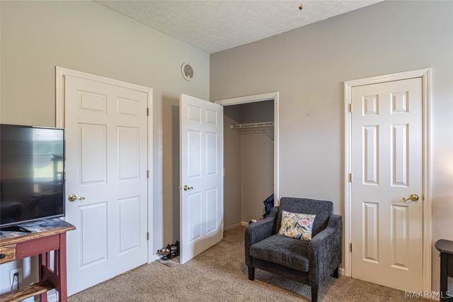 198 Meadow Lane, Deatsville, AL 36022