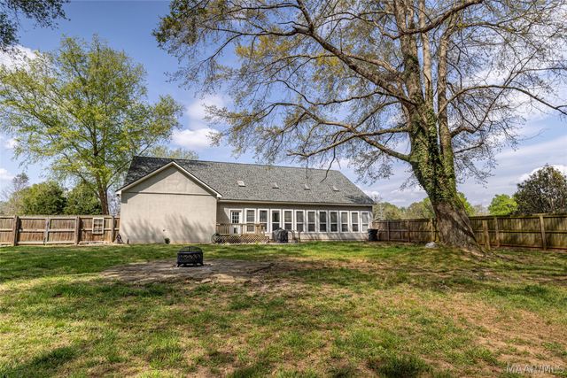 198 Meadow Lane, Deatsville, AL 36022
