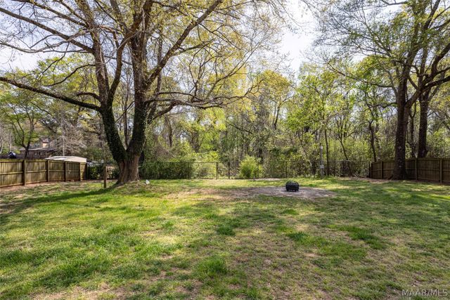 198 Meadow Lane, Deatsville, AL 36022