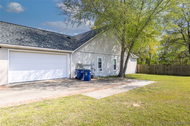 198 Meadow Lane, Deatsville, AL 36022
