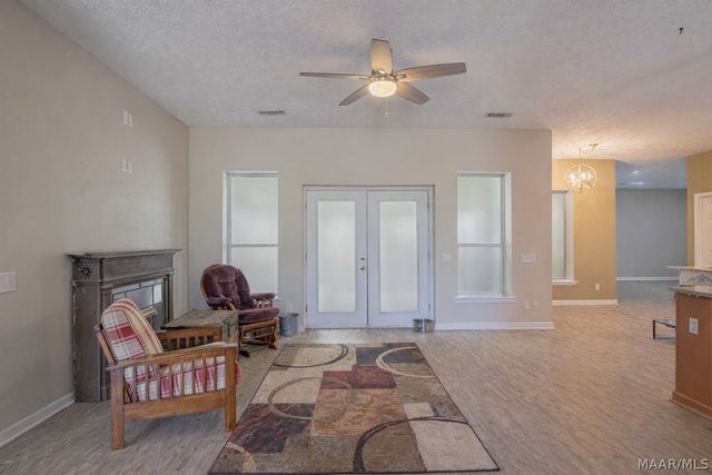 198 Meadow Lane, Deatsville, AL 36022