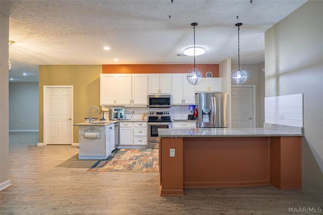 198 Meadow Lane, Deatsville, AL 36022
