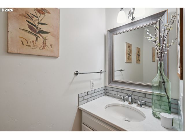 3753 Nw TALAMORE Ter, Portland, OR 97229