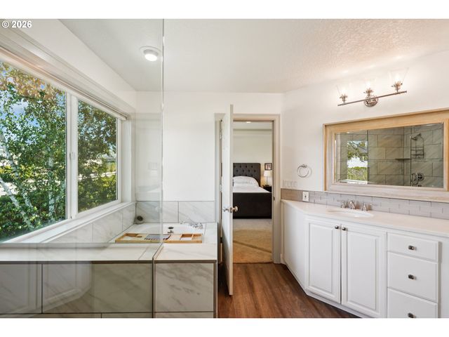 3753 Nw TALAMORE Ter, Portland, OR 97229