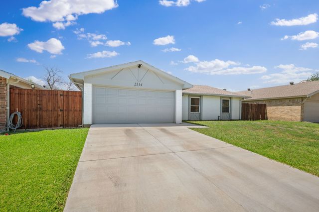 2314 Benbrook Drive, Carrollton, TX 75007