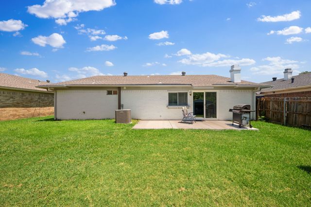 2314 Benbrook Drive, Carrollton, TX 75007