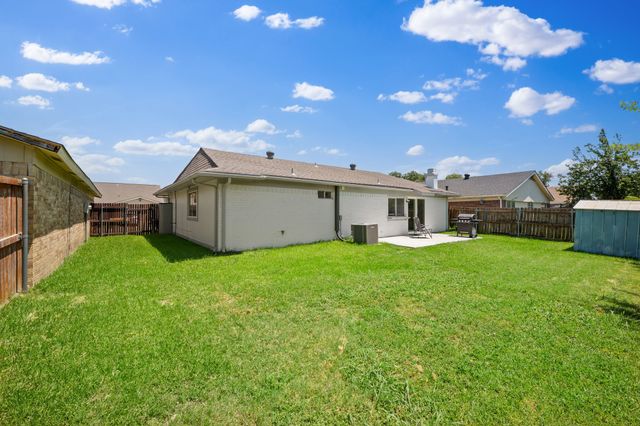 2314 Benbrook Drive, Carrollton, TX 75007