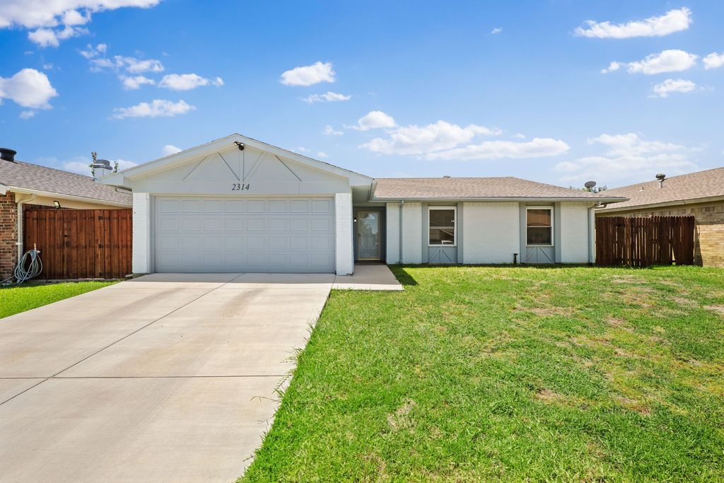 2314 Benbrook Drive, Carrollton, TX 75007