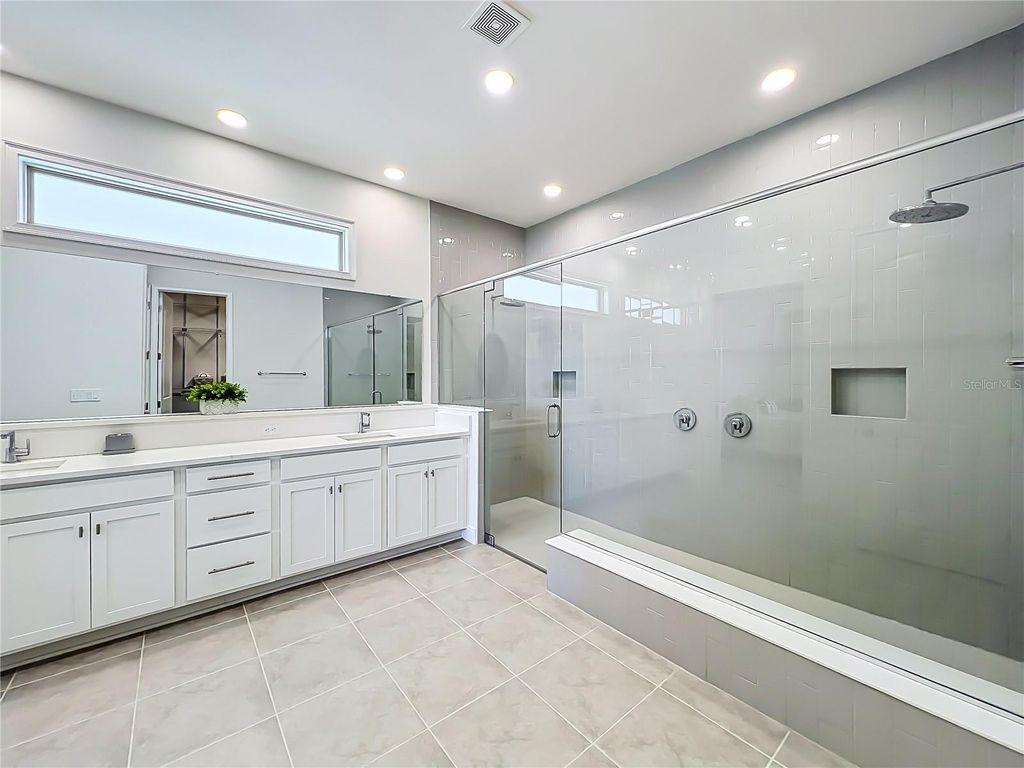 Image 28 of property listing at 13809 LARKTON LANE, Orlando, FL 32832