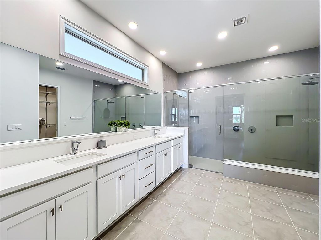 Image 29 of property listing at 13809 LARKTON LANE, Orlando, FL 32832